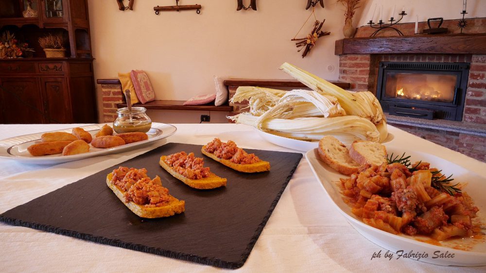 crostini di polenta con cardi avorio uova e passata di pomodoro