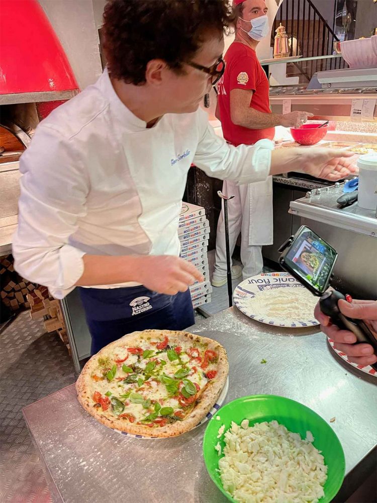 La pizza Nonna Carolina di Gino Sorbillo