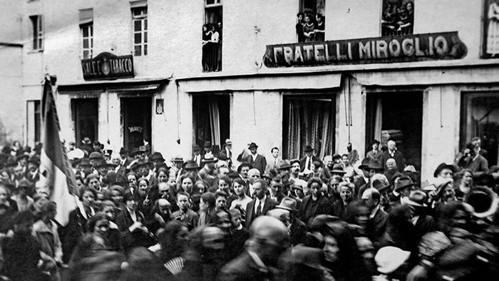 Il negozio tessuti Miroglio, Piazza Risorgimento (Archivio Buccolo)