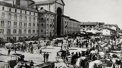Piazza San Paolo, il mercato delle uve, 1930 (Archivio Buccolo)