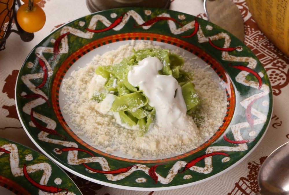 Tagliatelle verdi allo squacquerone e parmigiano