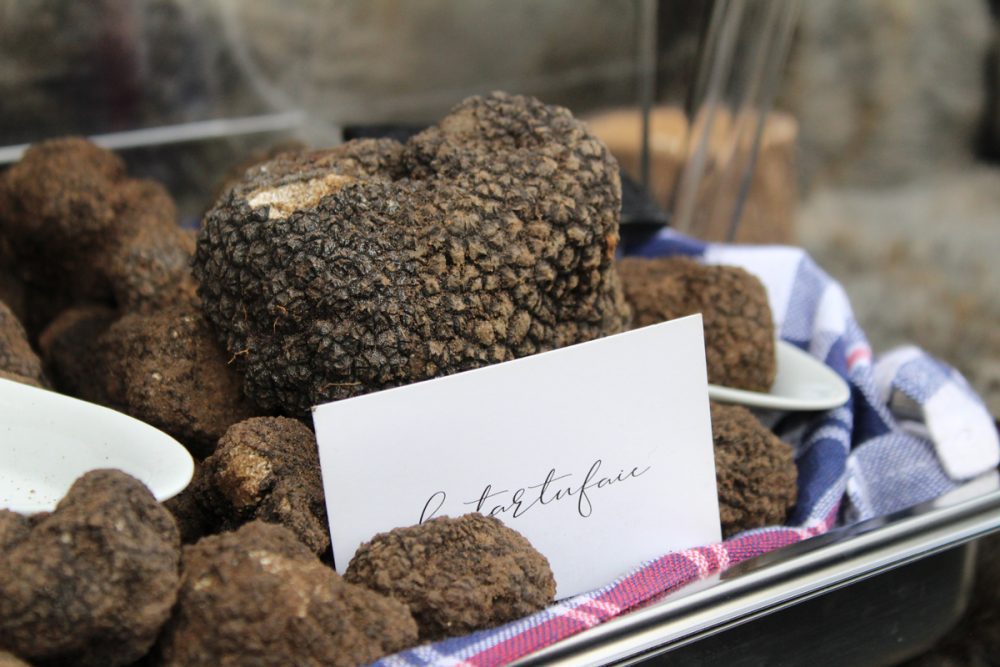 Stand-di-Le-Tartufaie-alla-Mostra-Mercato-Tartufo-Bianco,-Credit-Adelina-Zarlenga-(1)