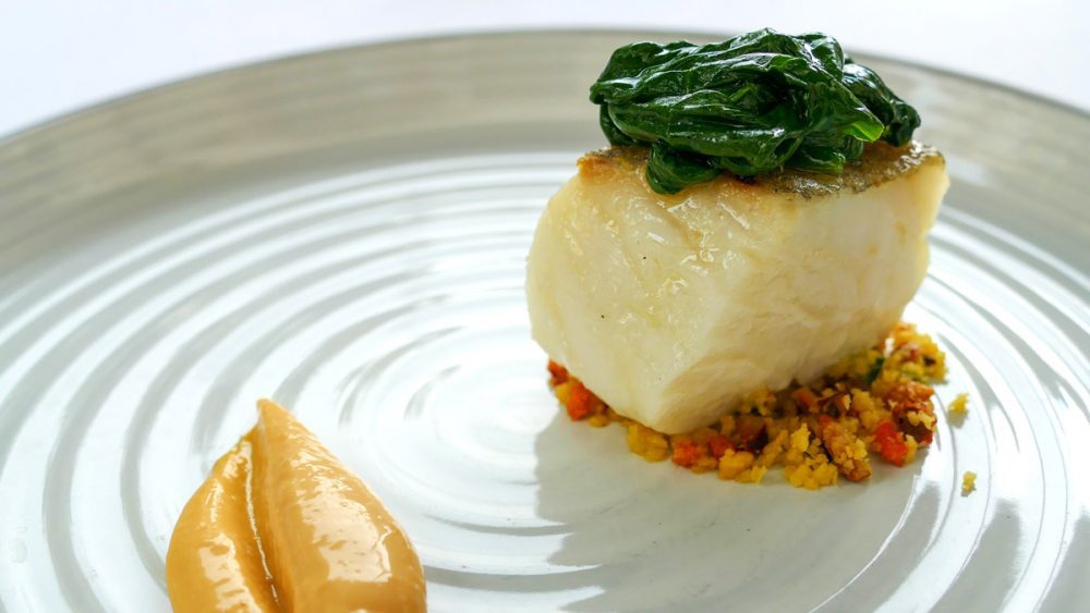 filetto-di-baccalà-con-emulsione-ai-ricci-di-mare