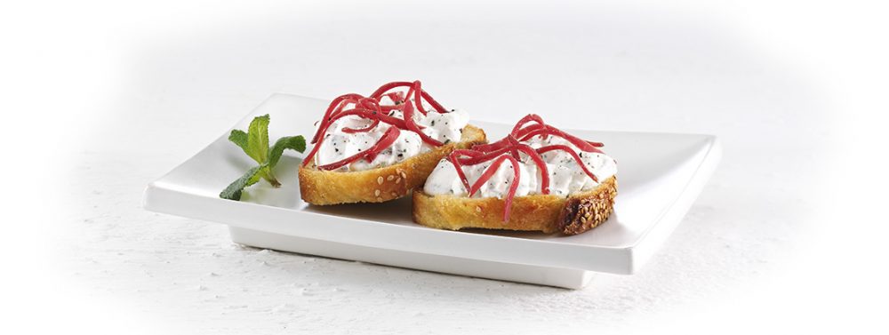 Crostino di Bresaola speziata con ricotta e menta - 