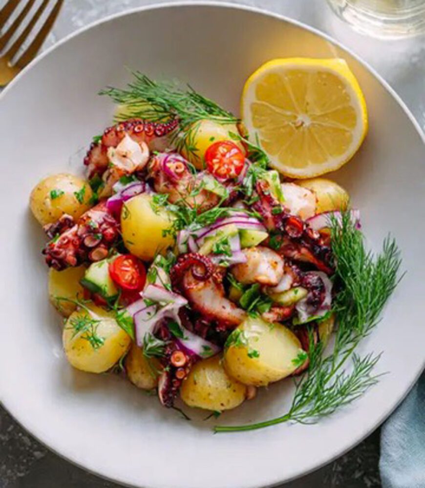 Insalata di polpo con patate, cetriolo, pomodorini e aneto