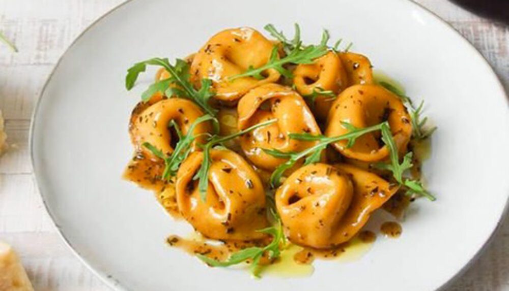 Tortellini Squisitaly al fondo bruno con rucola fresca