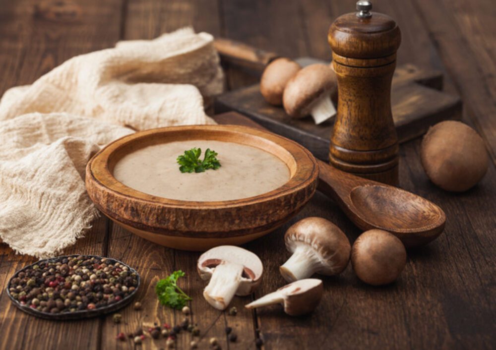 Crema di porcini con crostini e prezzemolo
