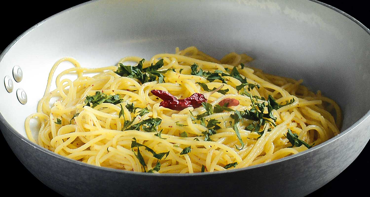 Spaghetti aglio, olio, peperoncino, bottarga e limone