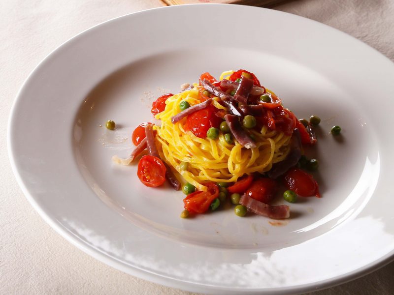 Tagliolini con pomodorini, prosciutto crudo e piselli