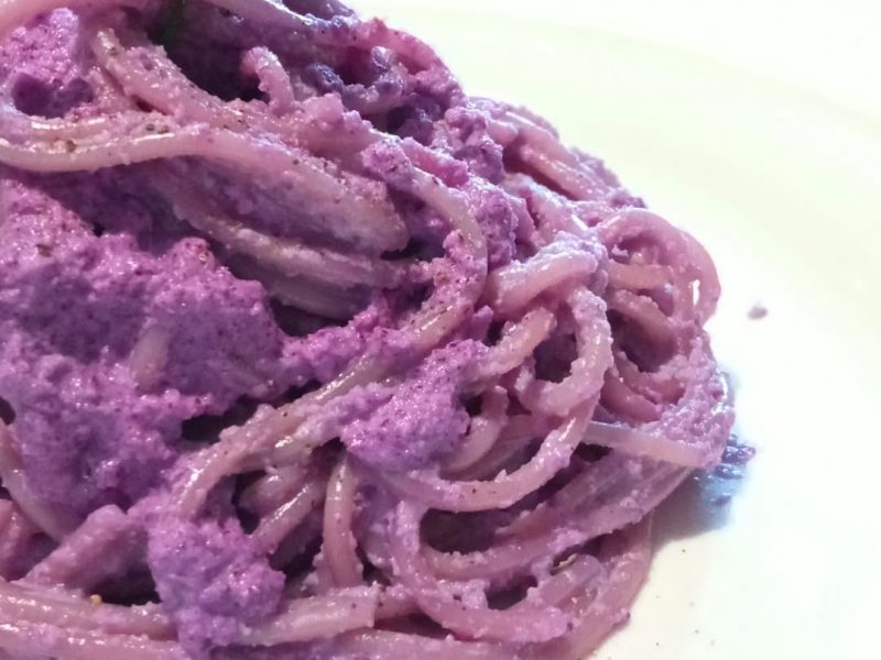 spaghetti-al-pesto-di-cavolo-viola
