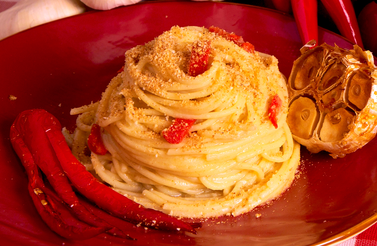 Spaghetti-aglio-olio-peperoncino-e-pangrattato