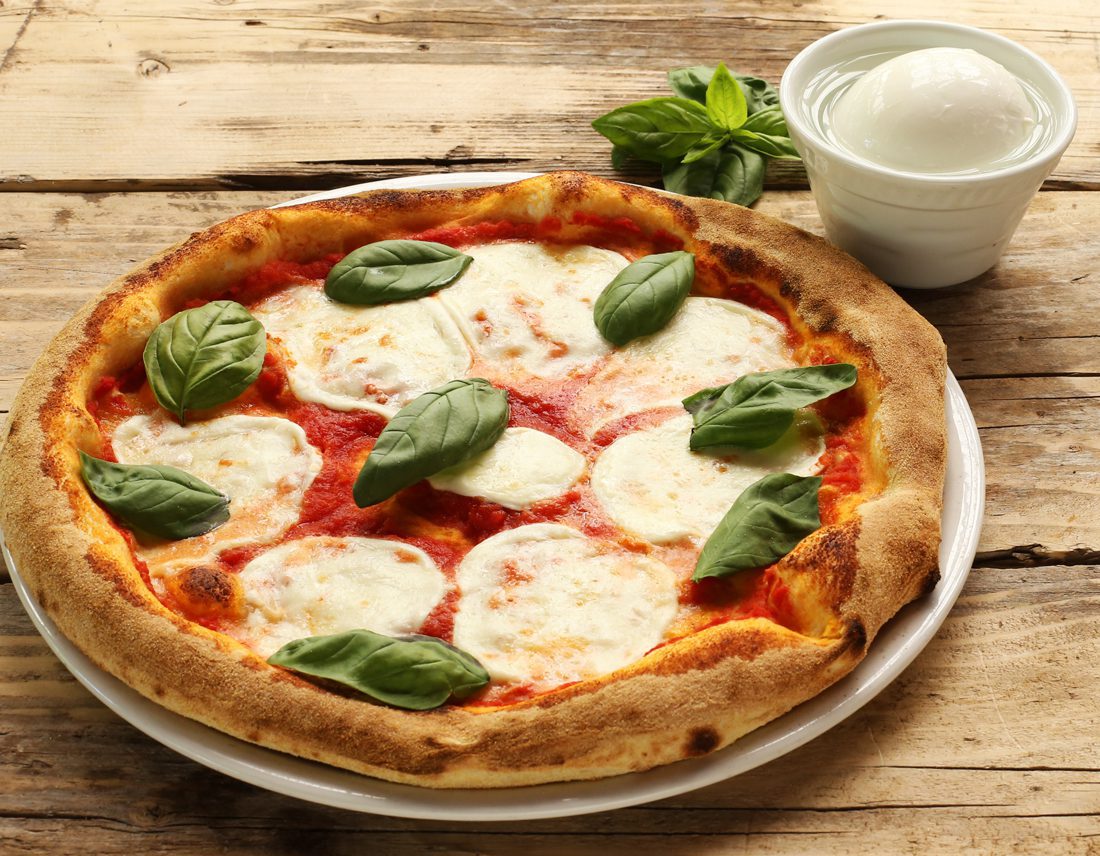 Pizza con mozzarella di bufala - CuociCuoci