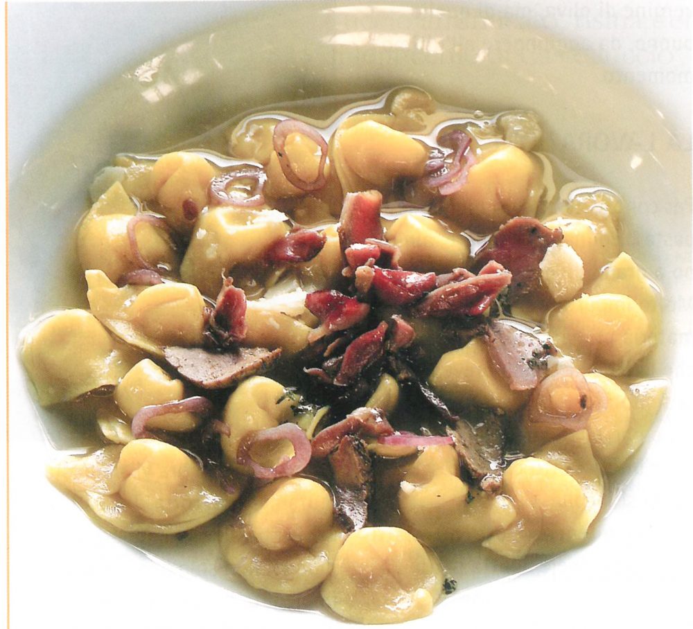 Cappelletti al parmigiano stravecchio in brodo ristretto di piccione con i suoi fegatini, scalogno romagnolo e olio ‘Brisighello”