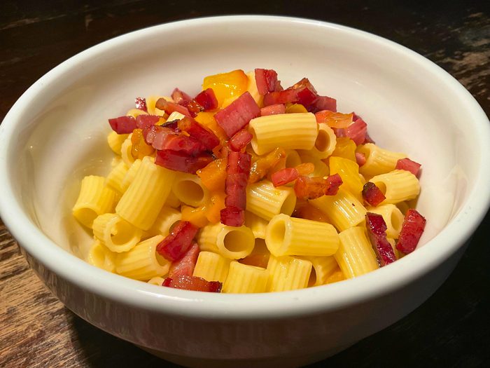 Tubetti peperoni arrostiti e speck