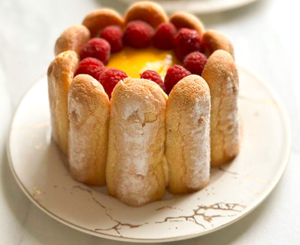 Mini charlotte al limone e lamponi con savoiardi